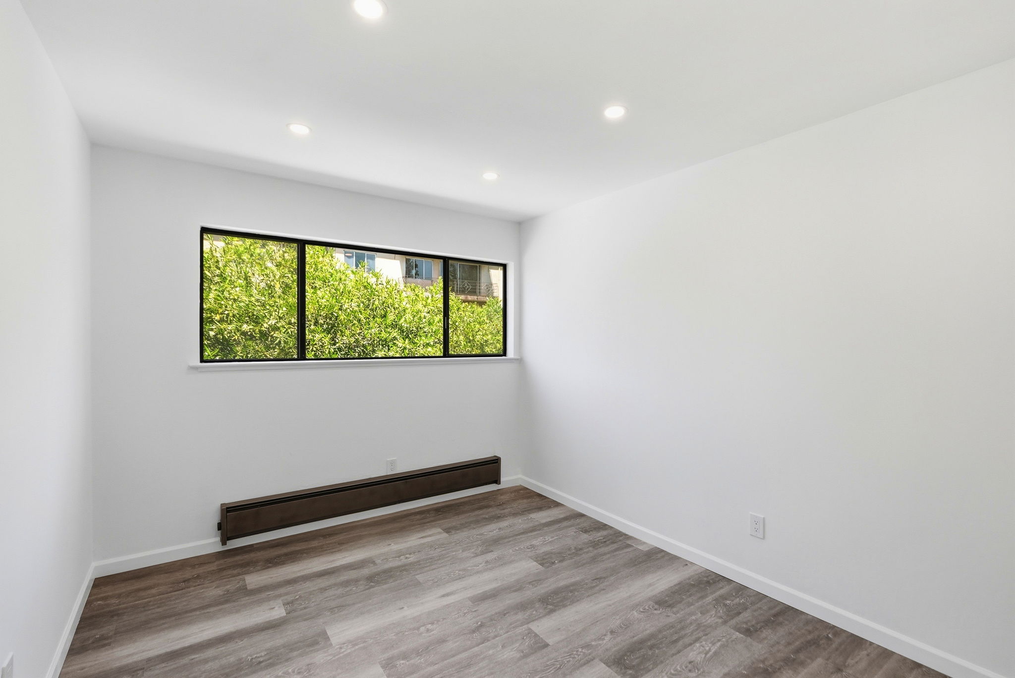 017_F8_444 Merritt Ave 202