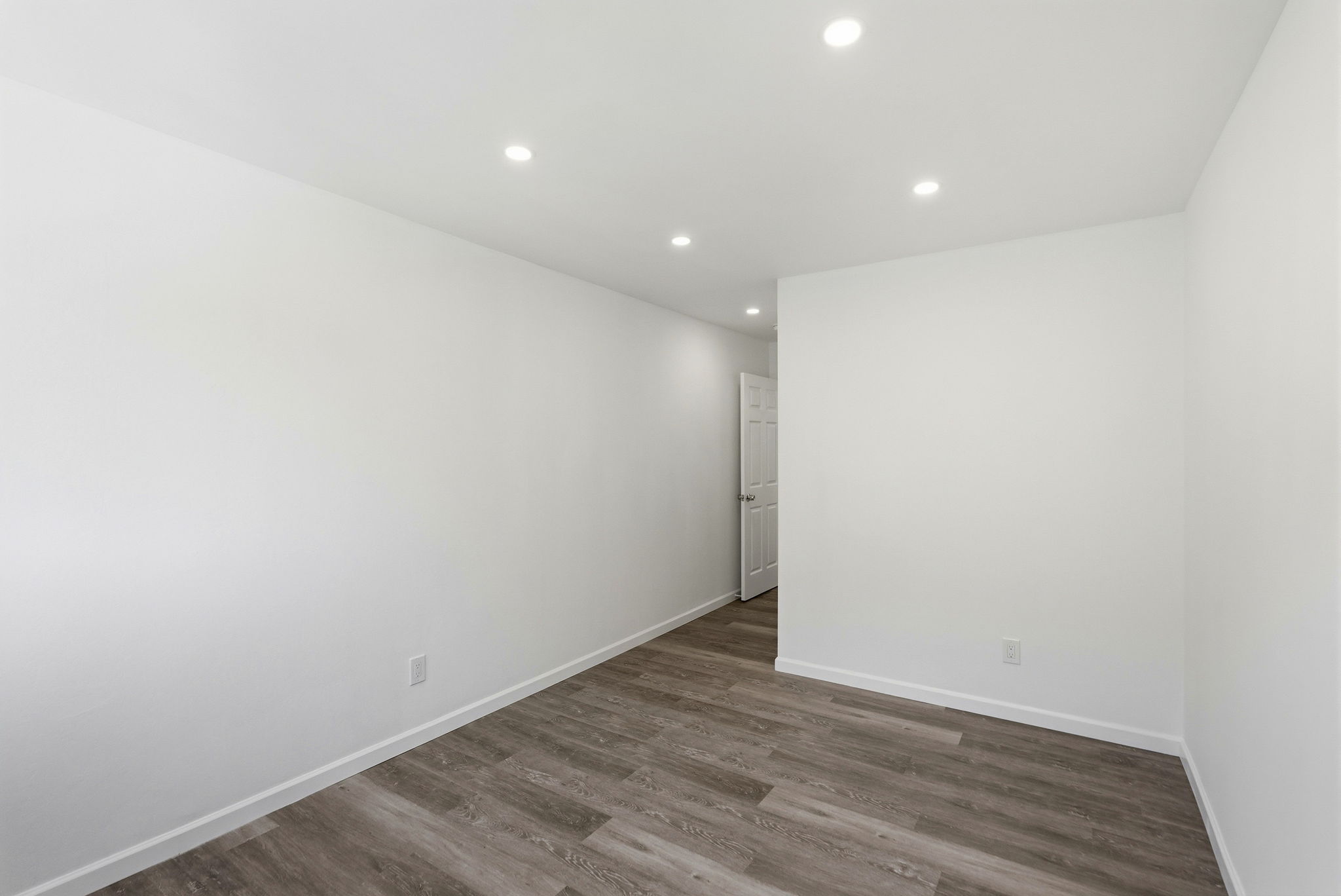 018_F8_444 Merritt Ave 202
