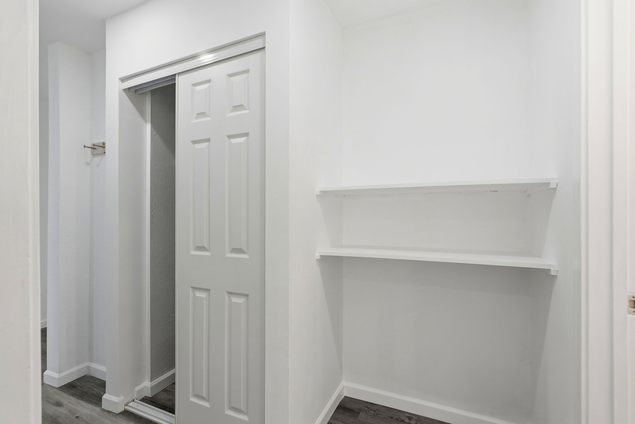 022_F8_444 Merritt Ave 202