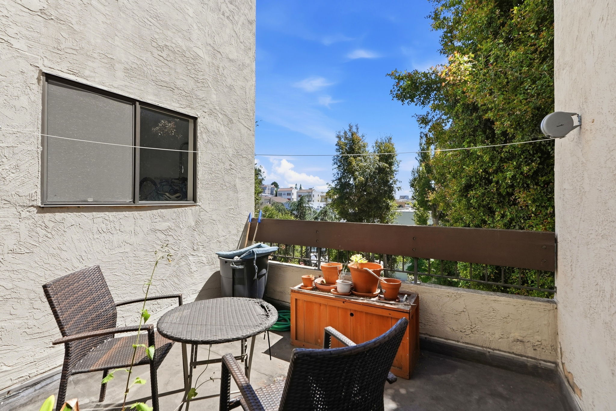 027_F8_444 Merritt Ave 202
