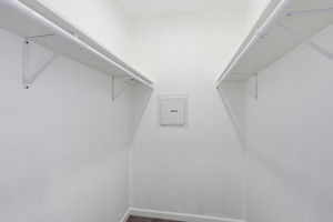 019_F8_444 Merritt Ave 202