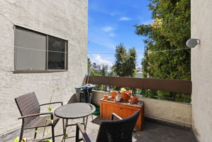 027_F8_444 Merritt Ave 202