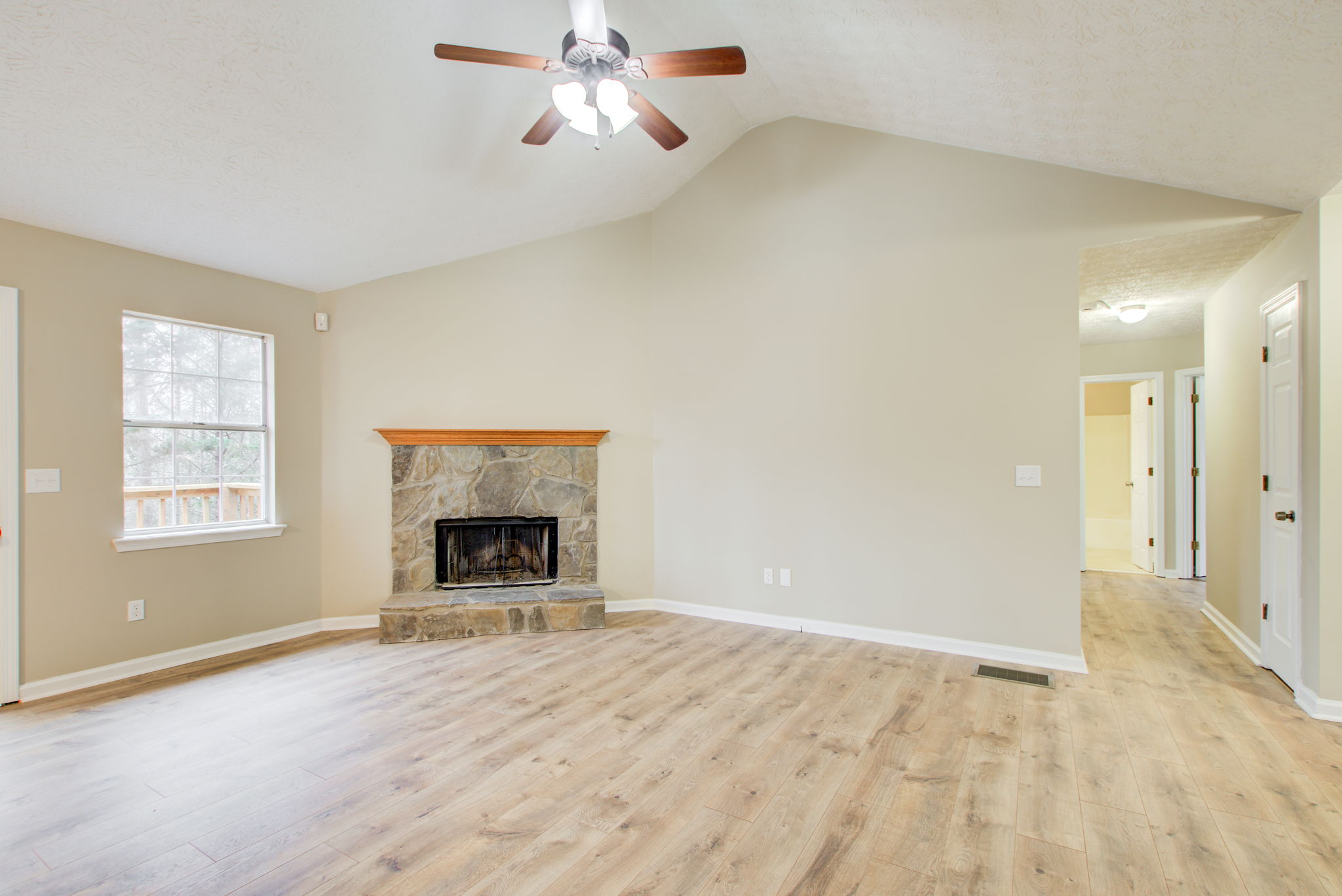 18 Living Room D w BR Access