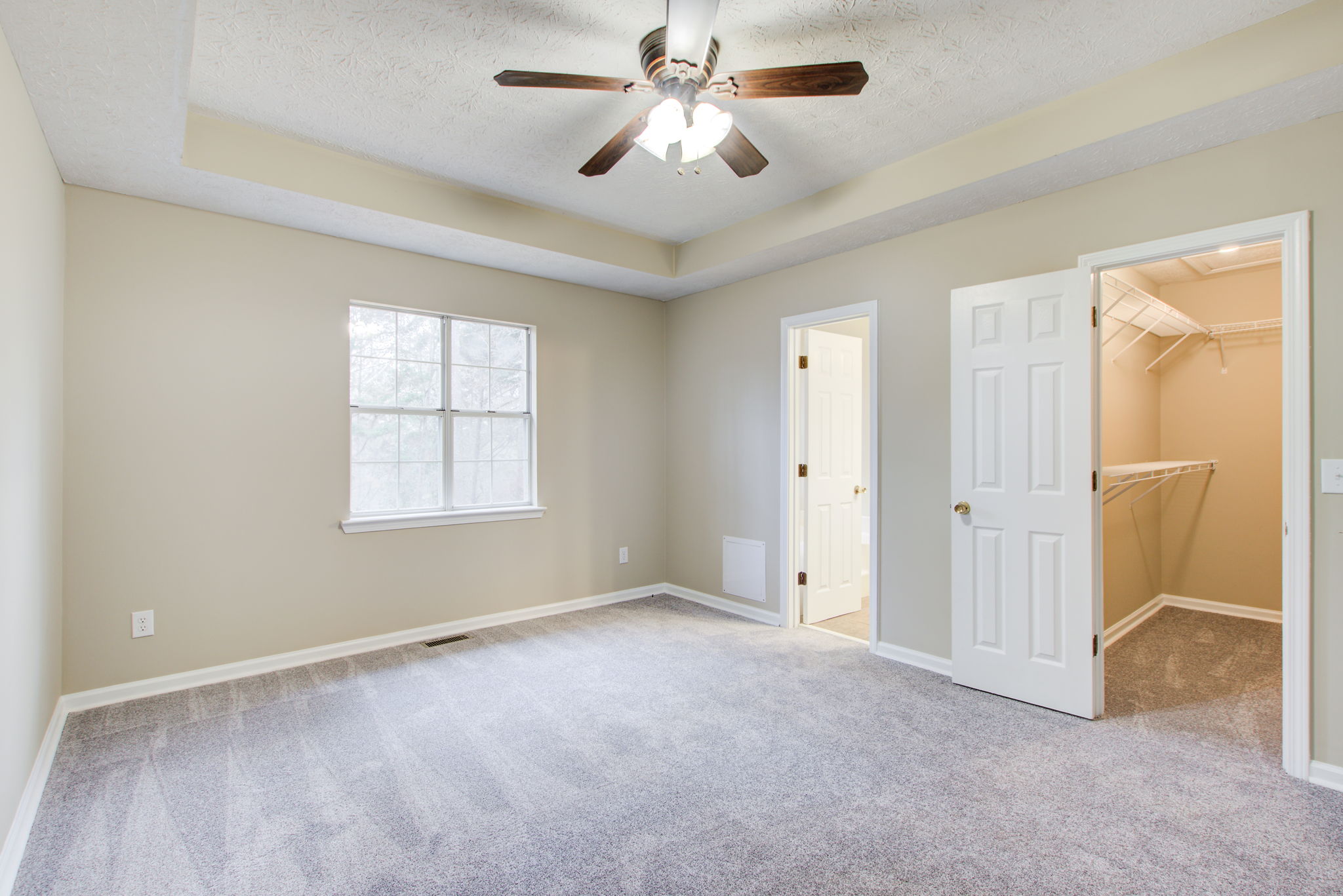 25 Main BR B w En Suite + Closet