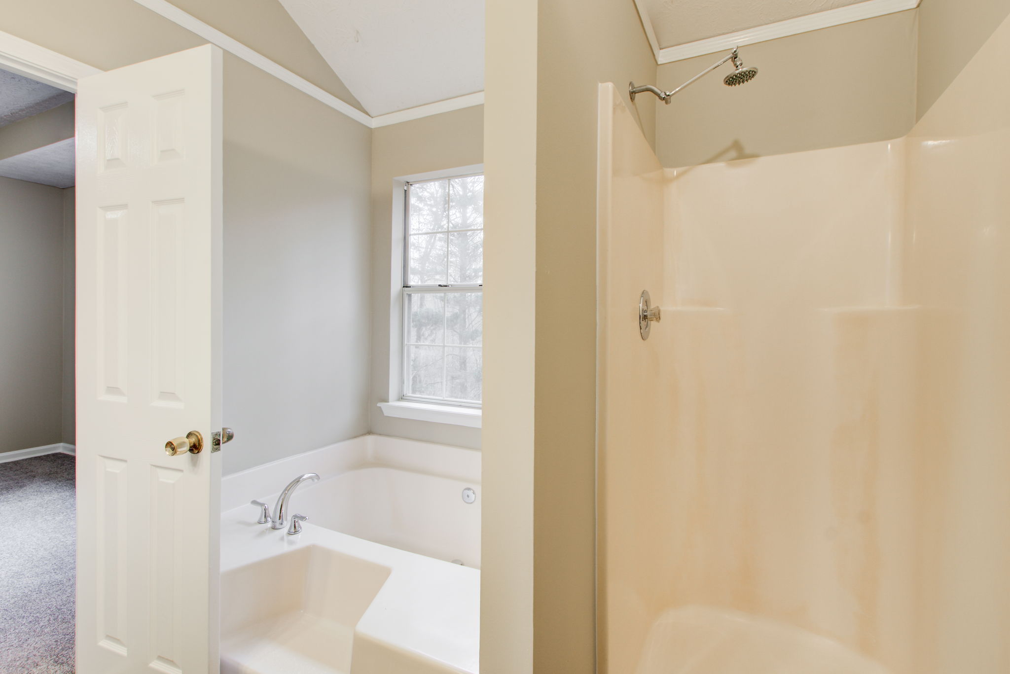 27 Main BR En Suite B