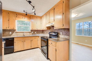 10 Kitchen C Detail w Dining