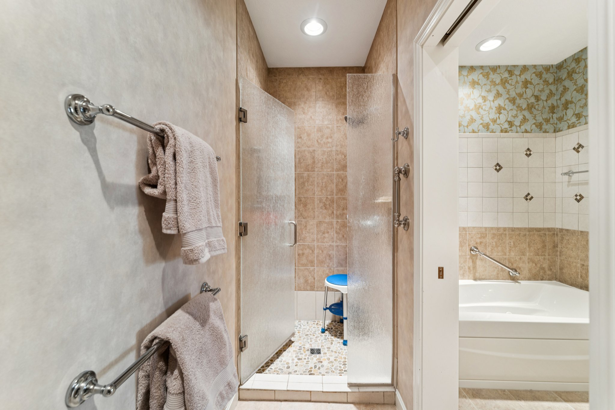 E Harbors Edge Dr-S2702-039.jpg