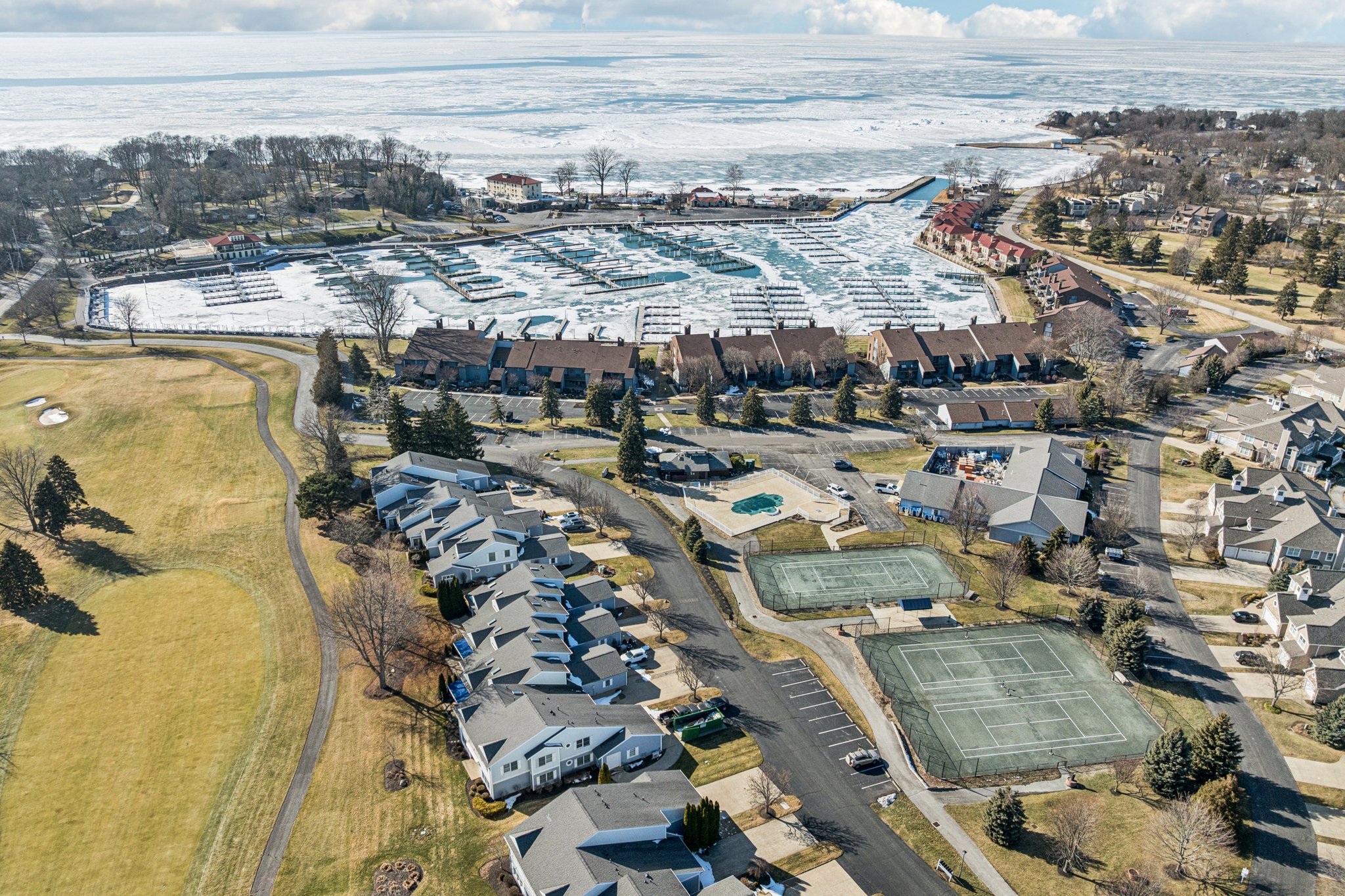 E Harbors Edge Dr-S2702-061.jpg