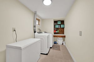  Photo 33