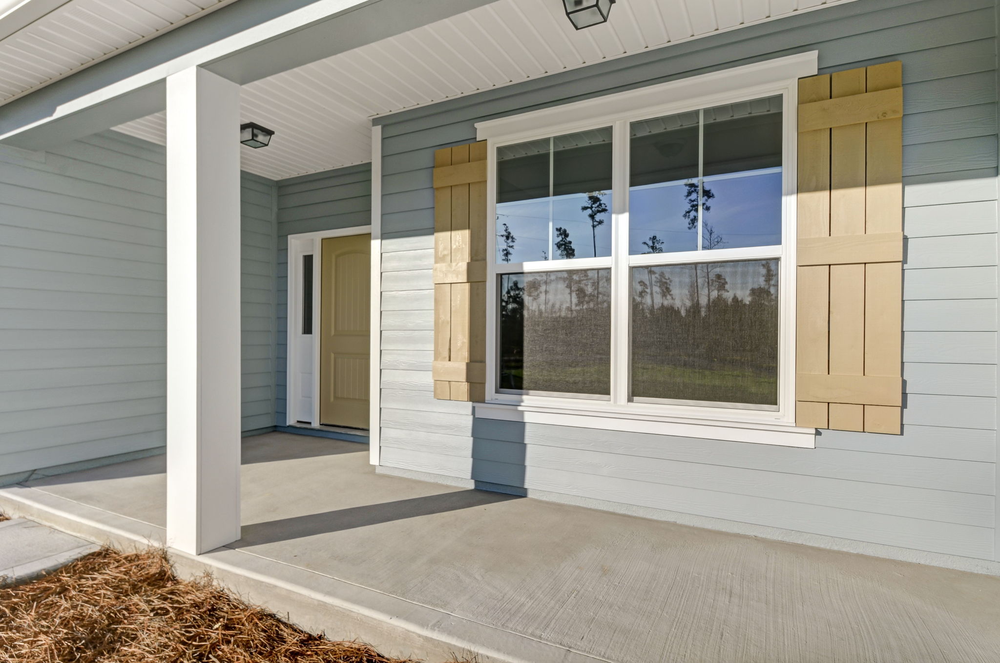 Front Porch/Entrance