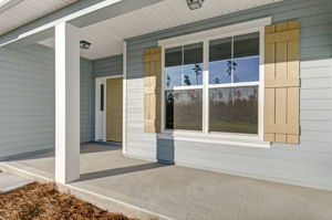 Front Porch/Entrance