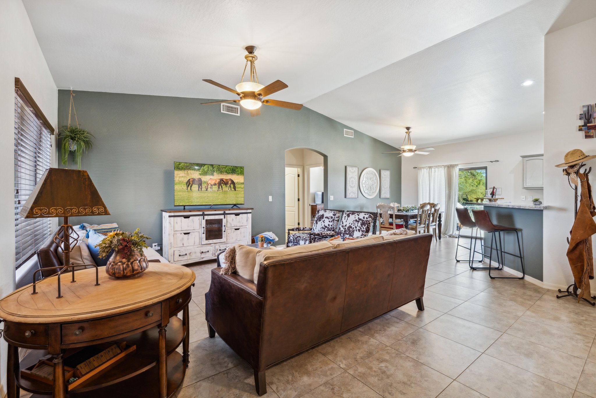 4447 E Red Bird Rd - 005.jpg