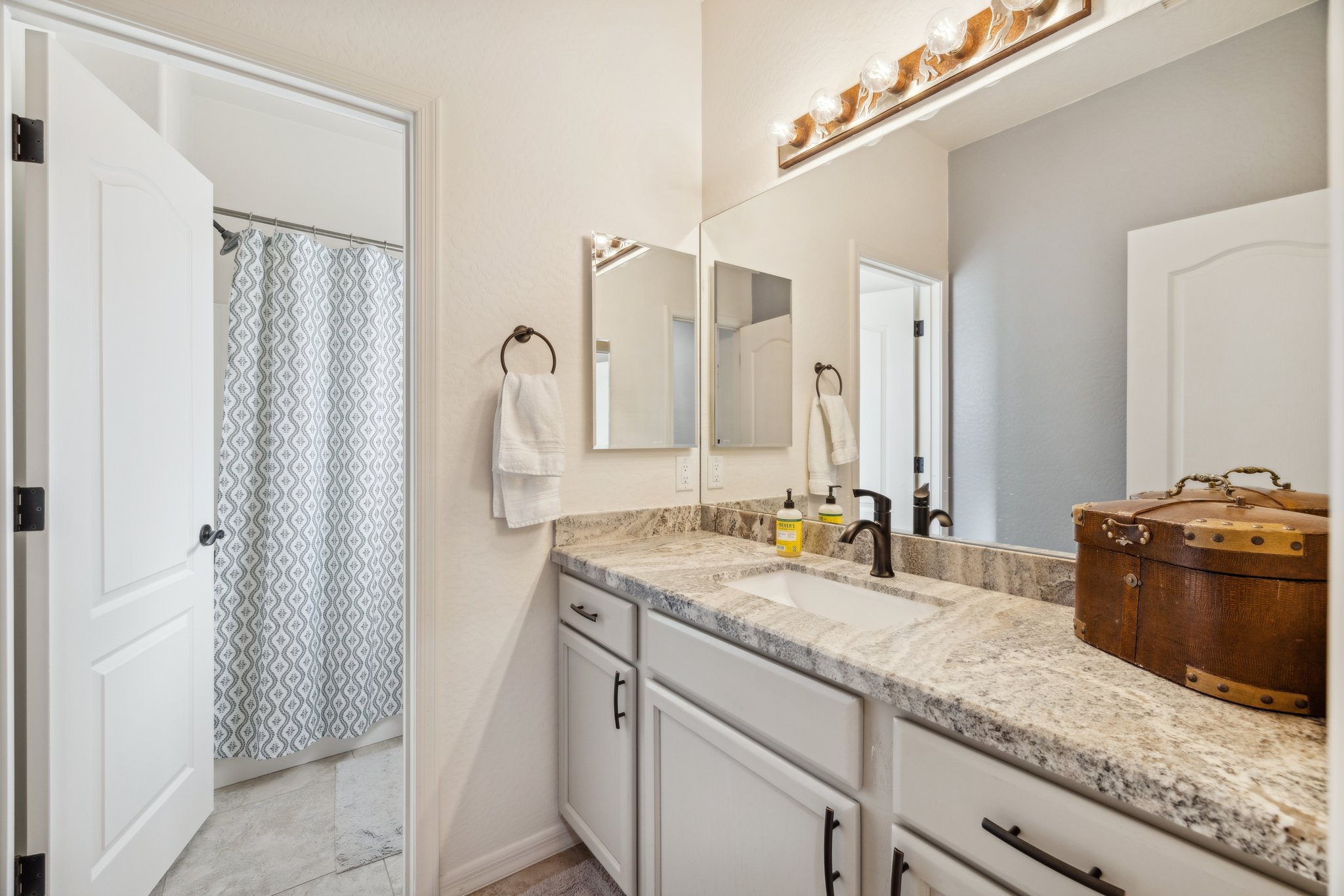 4447 E Red Bird Rd - 040.jpg