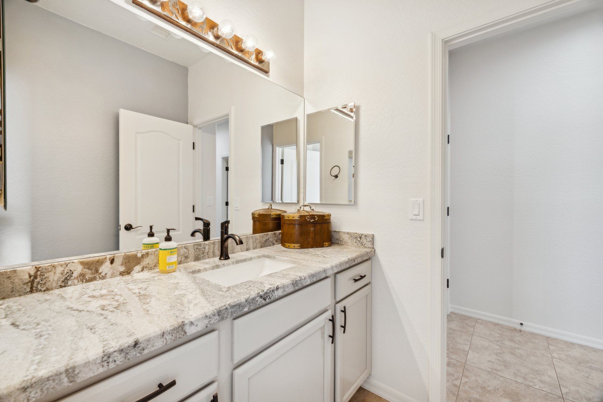 4447 E Red Bird Rd - 042.jpg