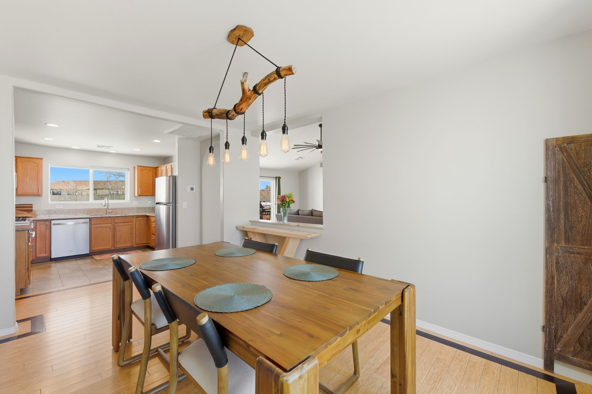 Dining Room - Custom Lighting Conveys.