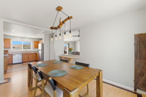 Dining Room - Custom Lighting Conveys.