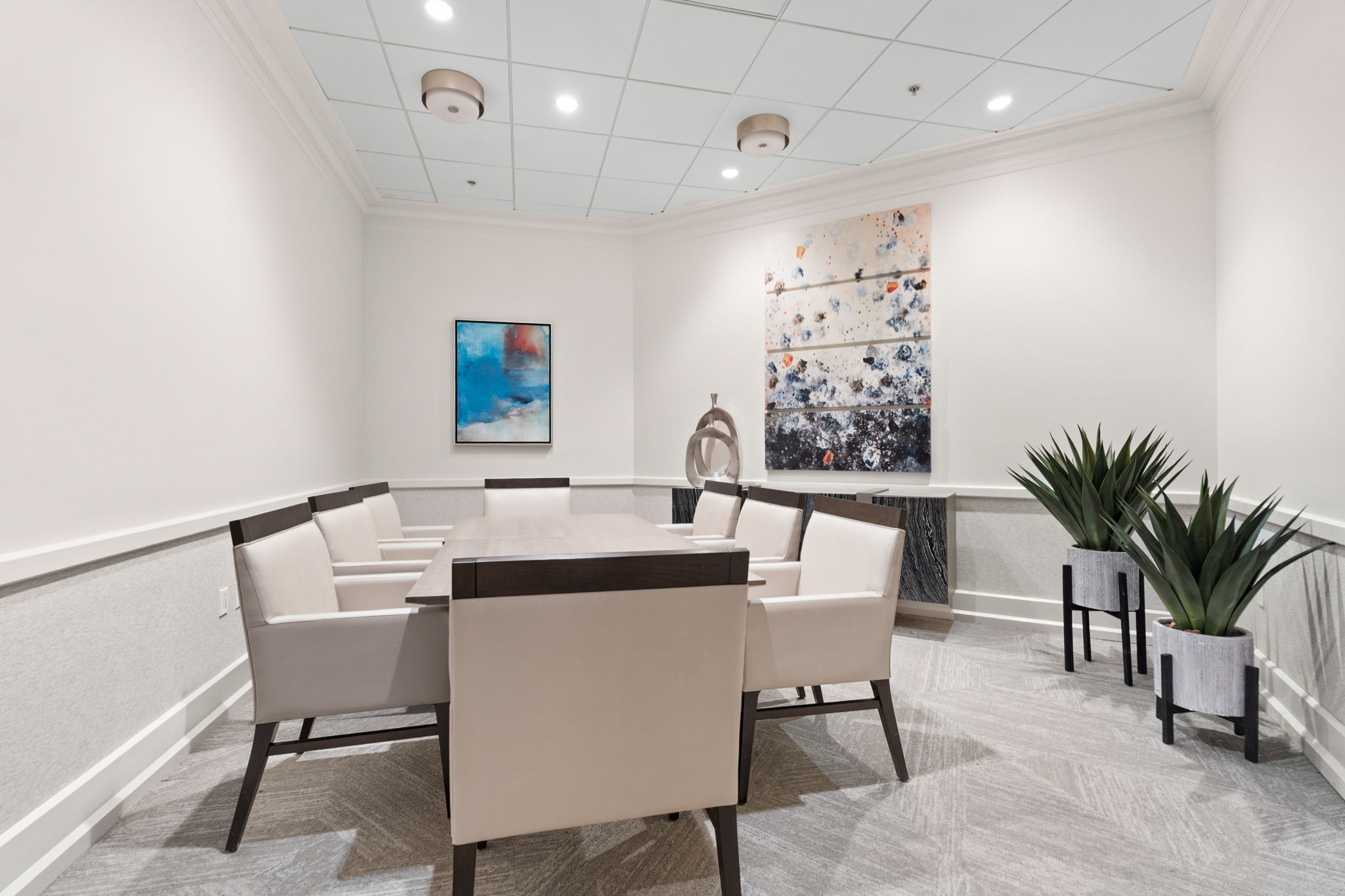 BUSINESS ROOM