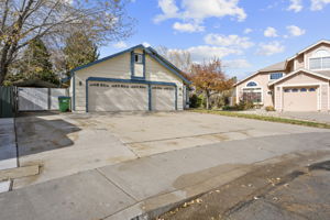  Photo 0