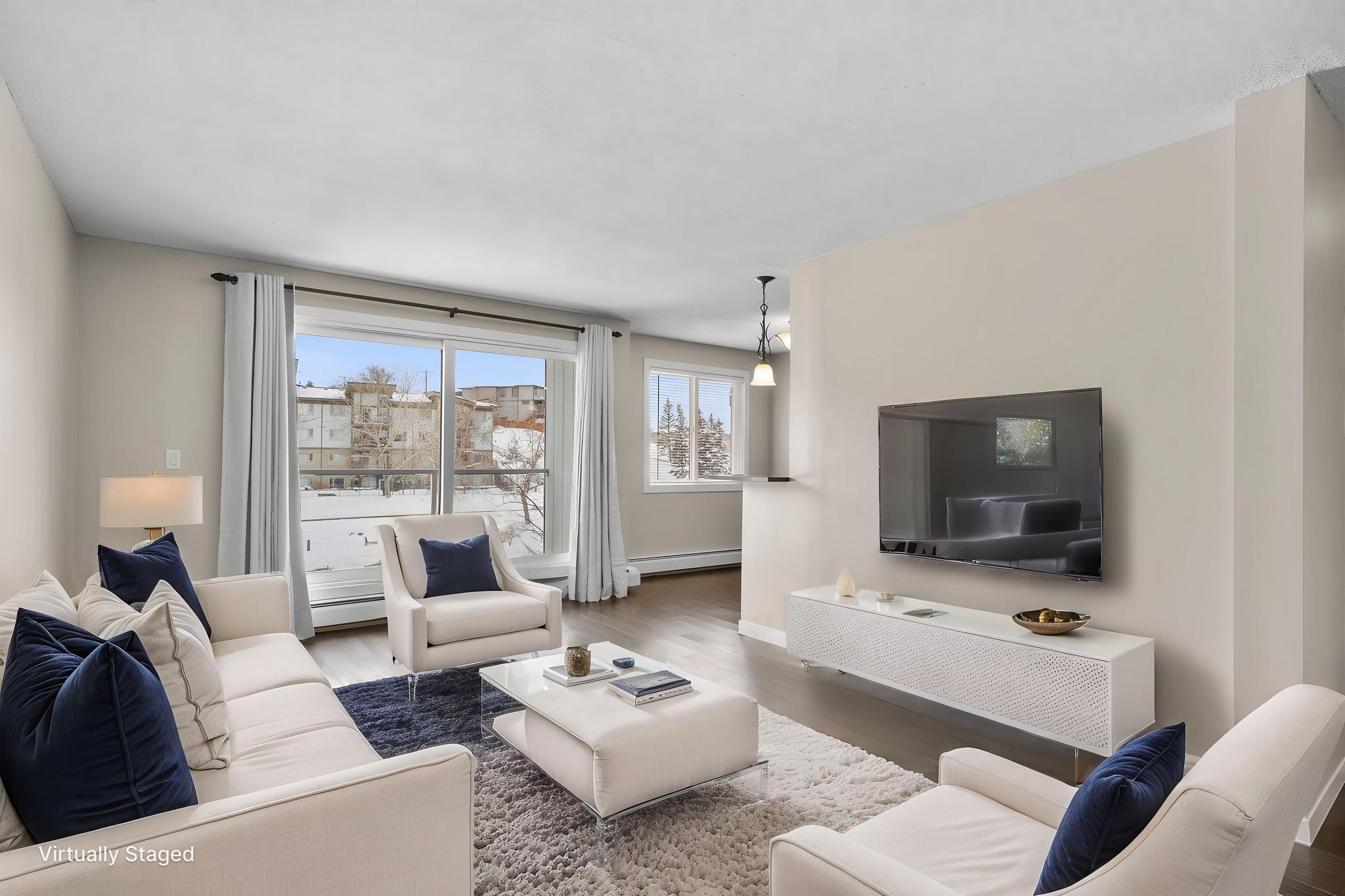 DSC03375 virtually staged.jpeg