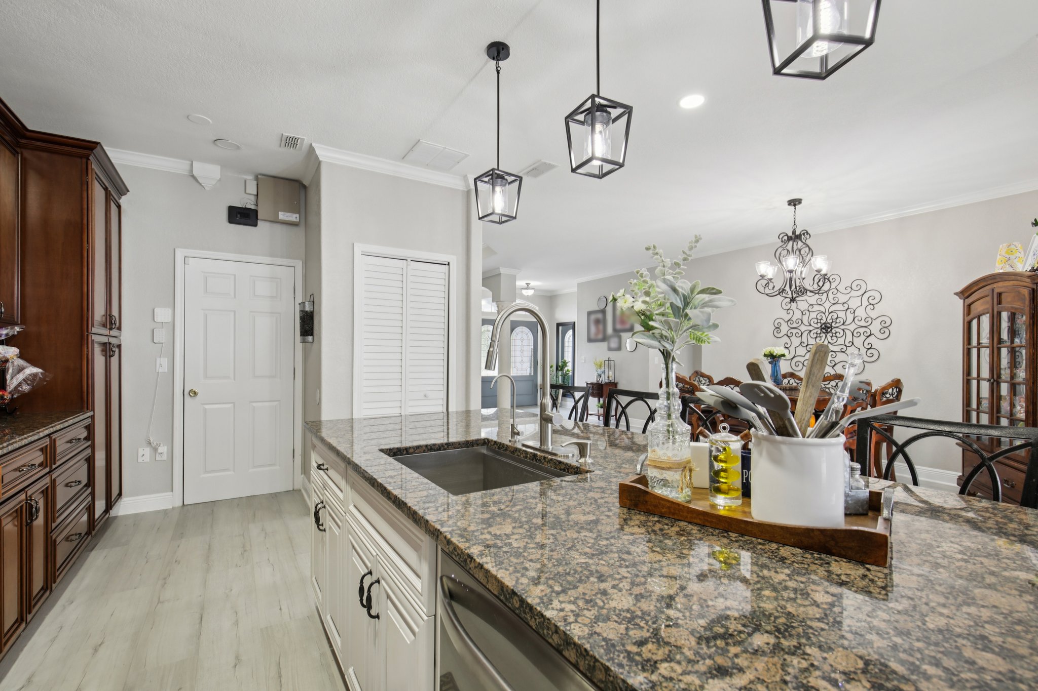 W Price Blvd-S2108-013.jpg