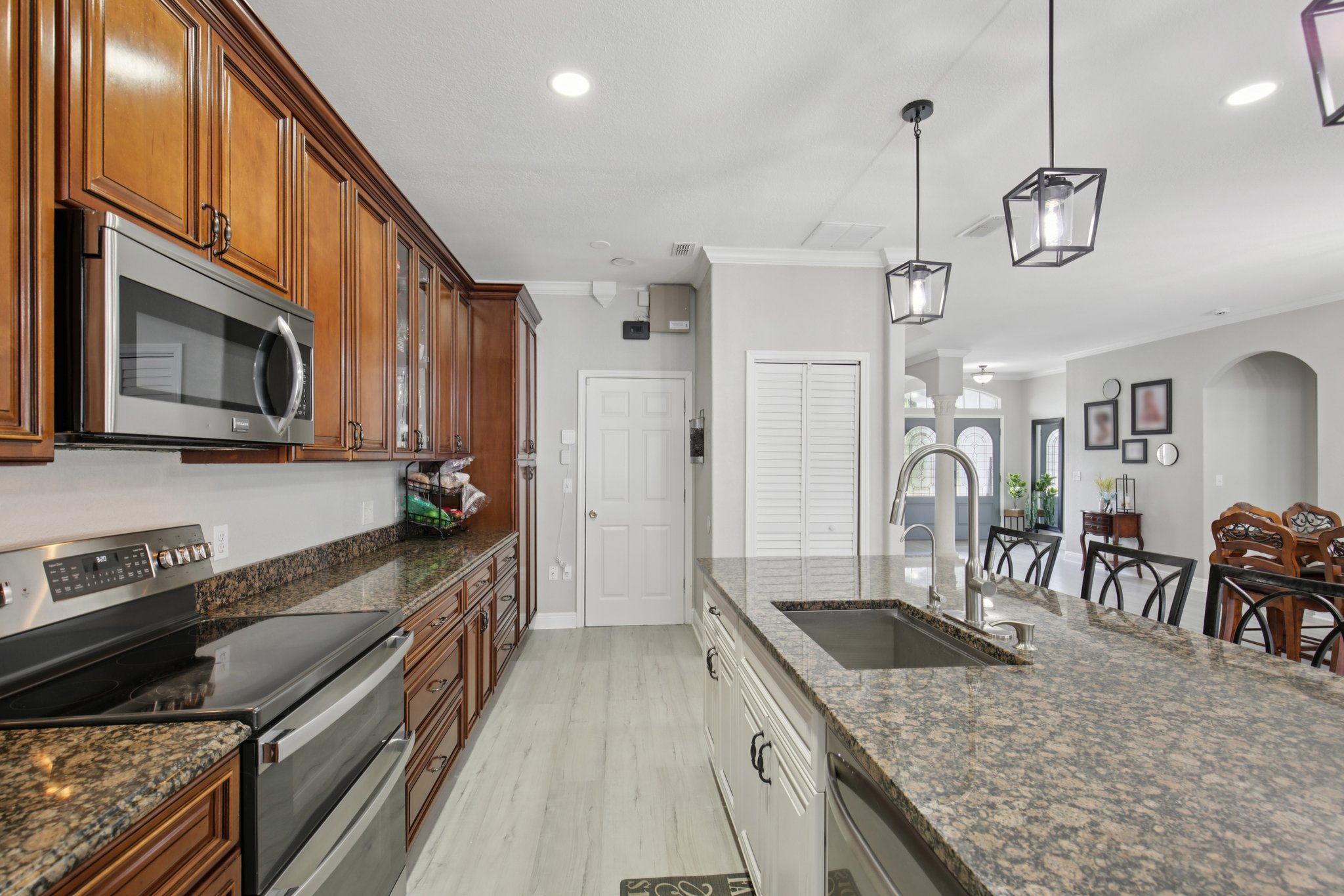 W Price Blvd-S2108-014.jpg