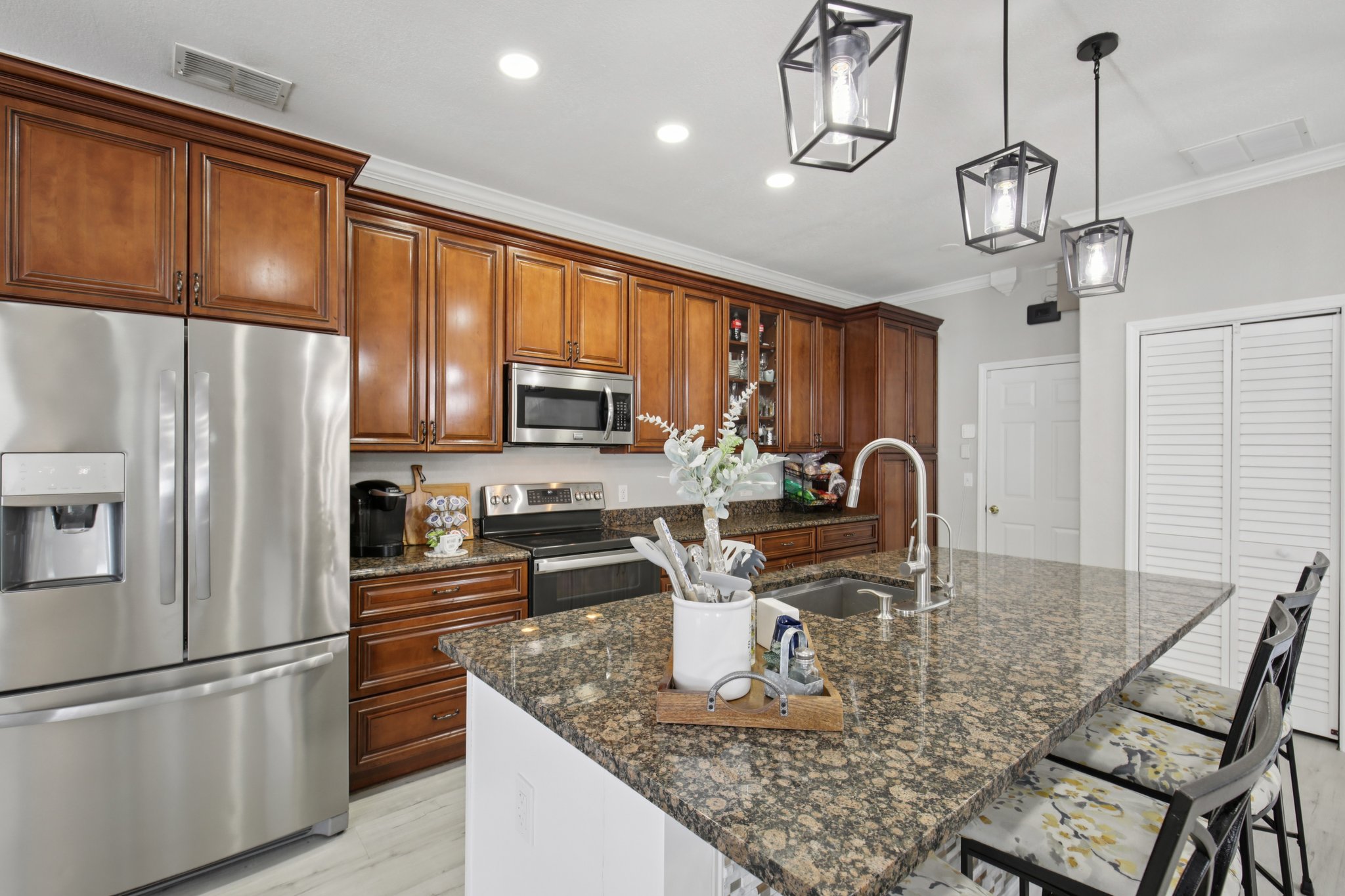 W Price Blvd-S2108-015.jpg