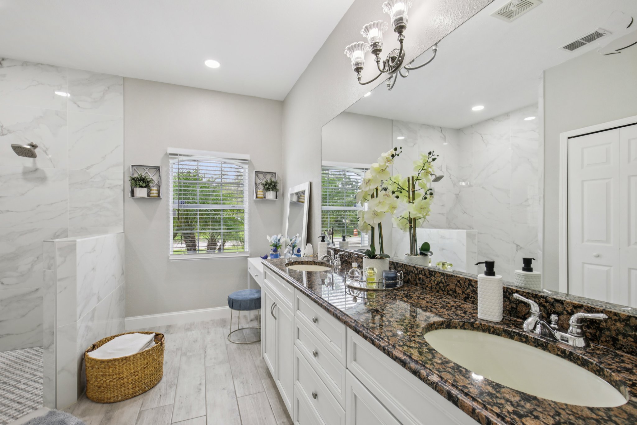 W Price Blvd-S2108-036.jpg
