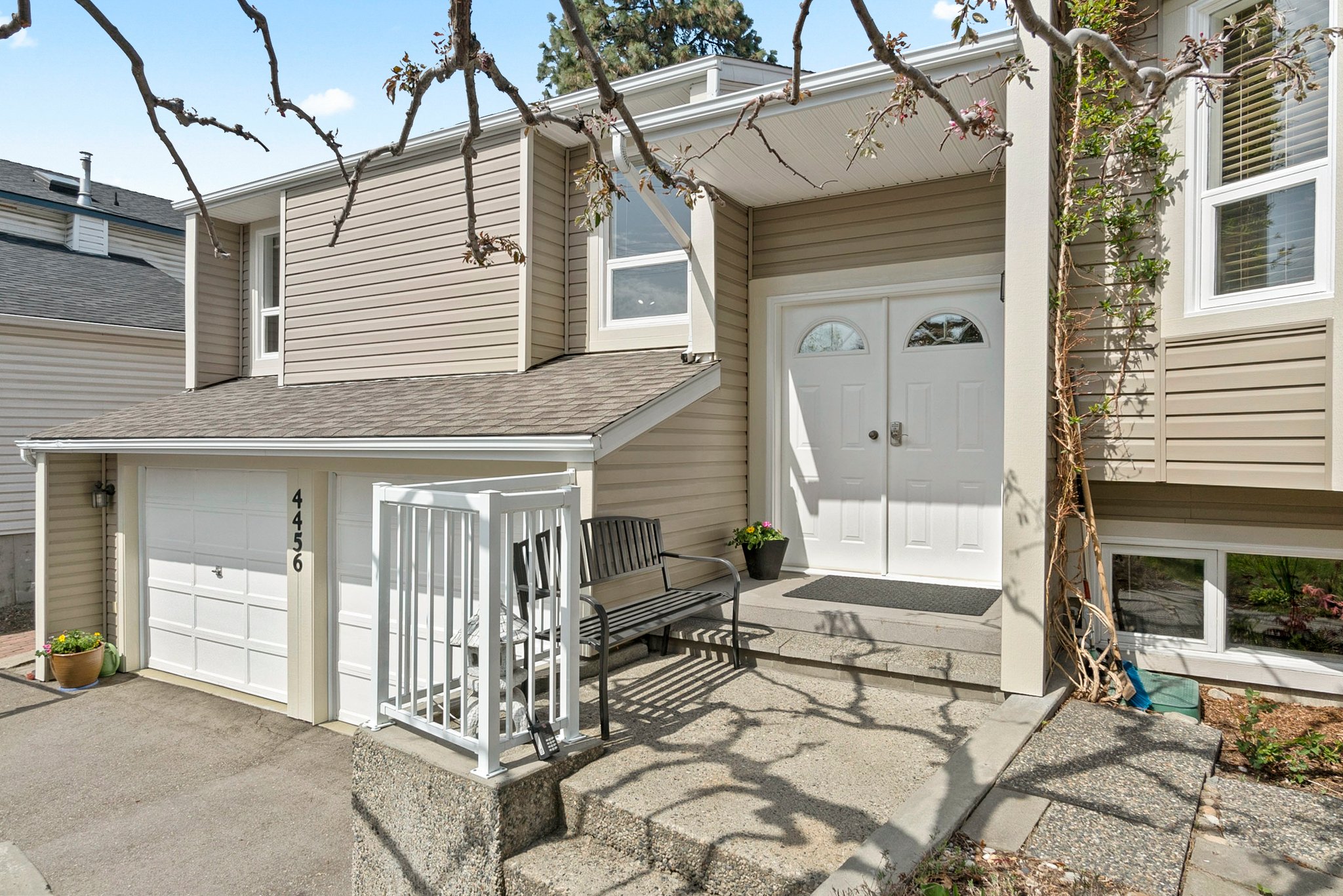 4456 Lakeshore Rd, Kelowna, BC V1W 1W8 Peak Exposure