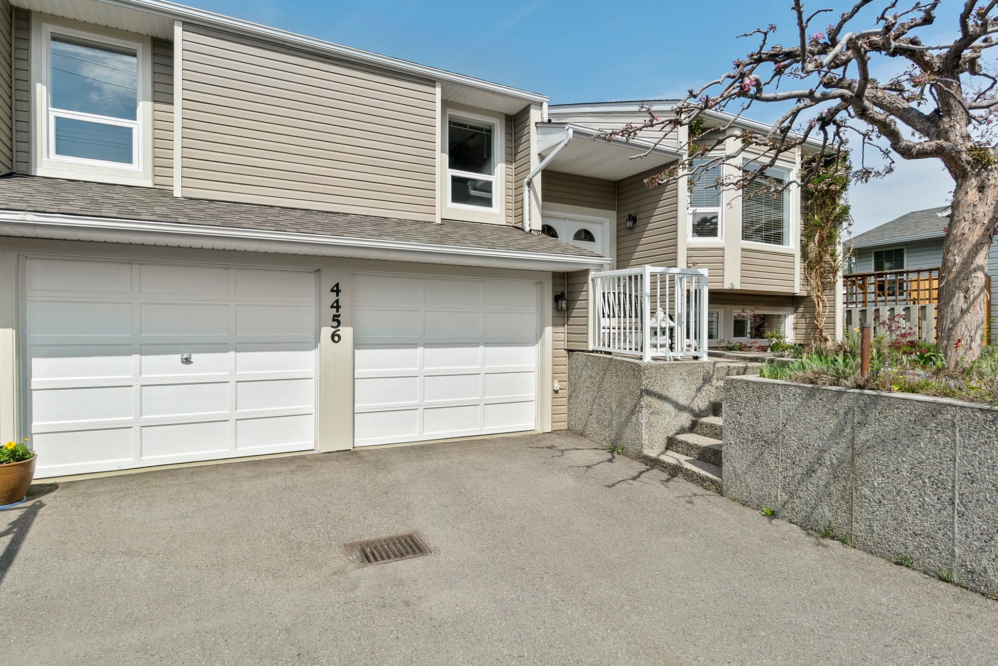 4456 Lakeshore Rd, Kelowna, BC V1W 1W8 Peak Exposure