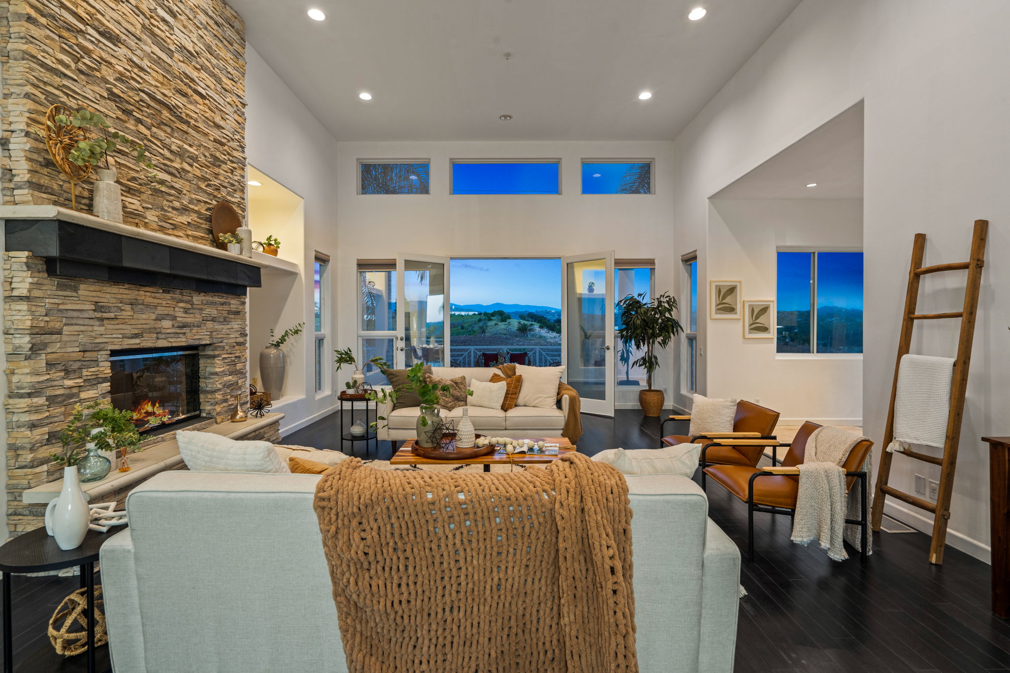 4462 Fallsbrae Rd-123