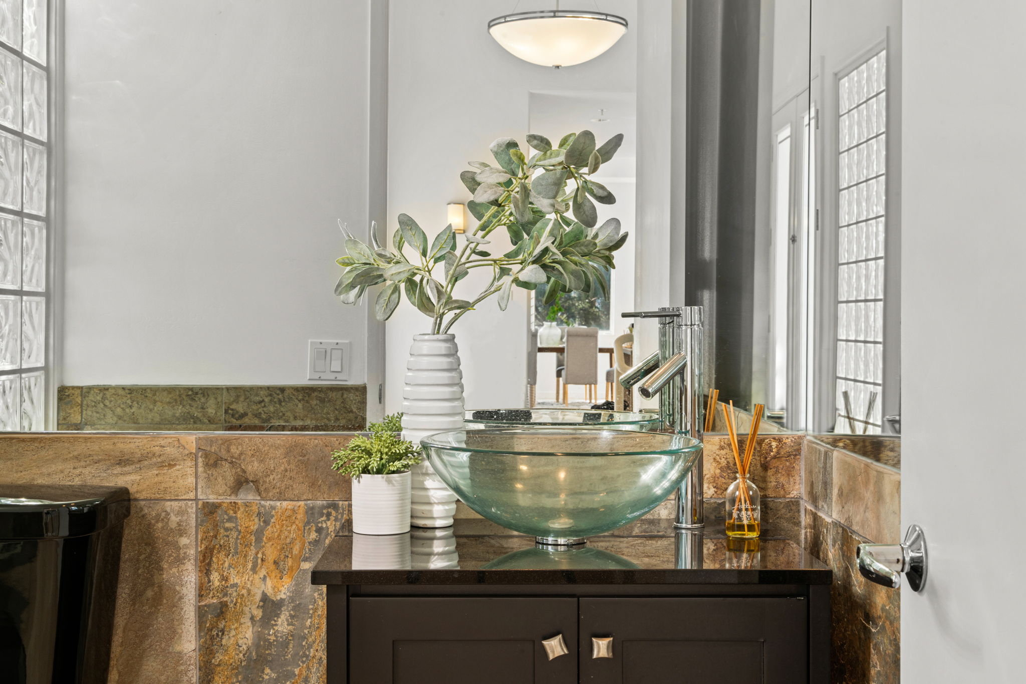 4462 Fallsbrae Rd-89