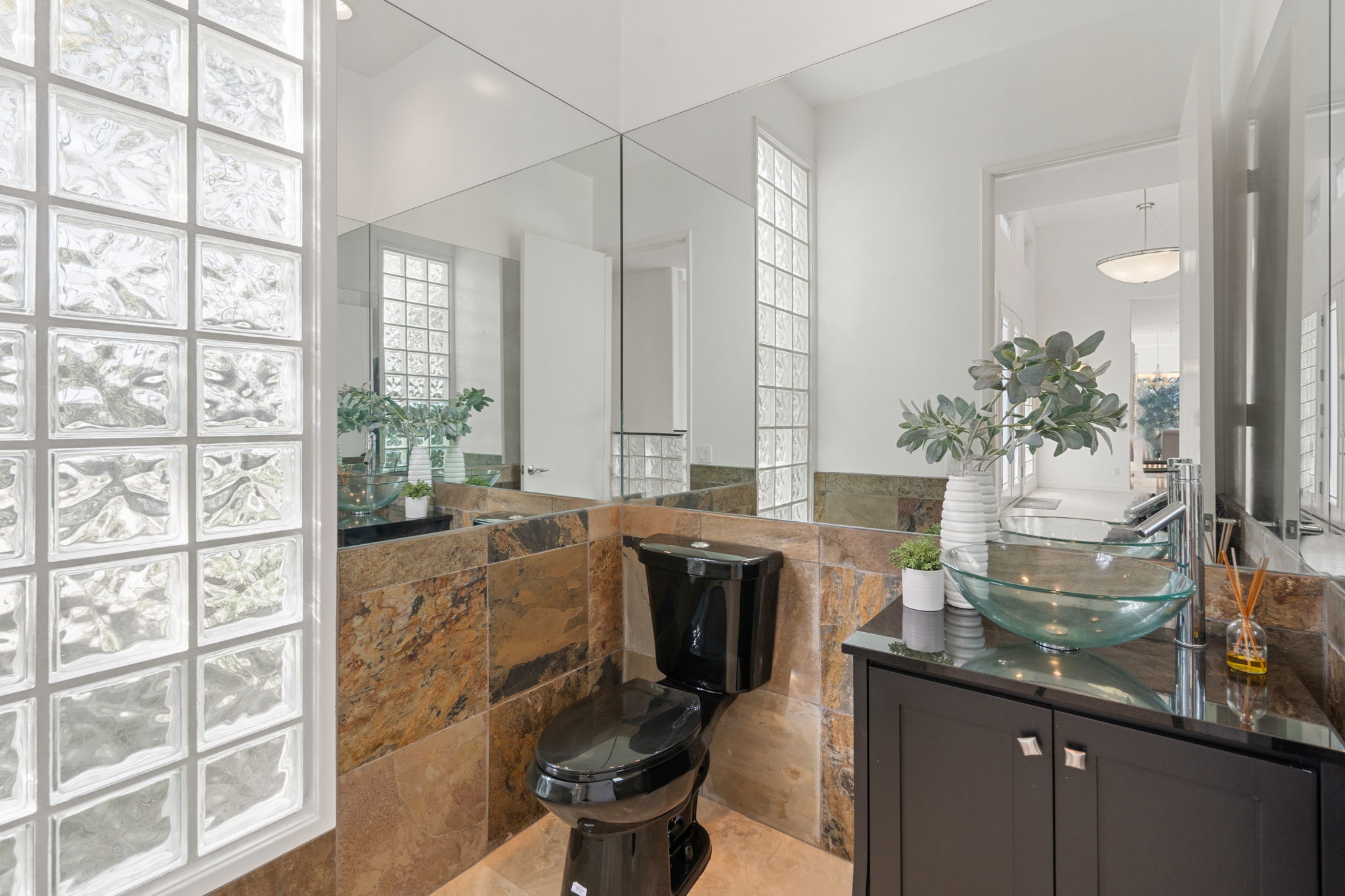 4462 Fallsbrae Rd-33