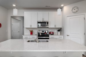 4463 Saphire Ct-12