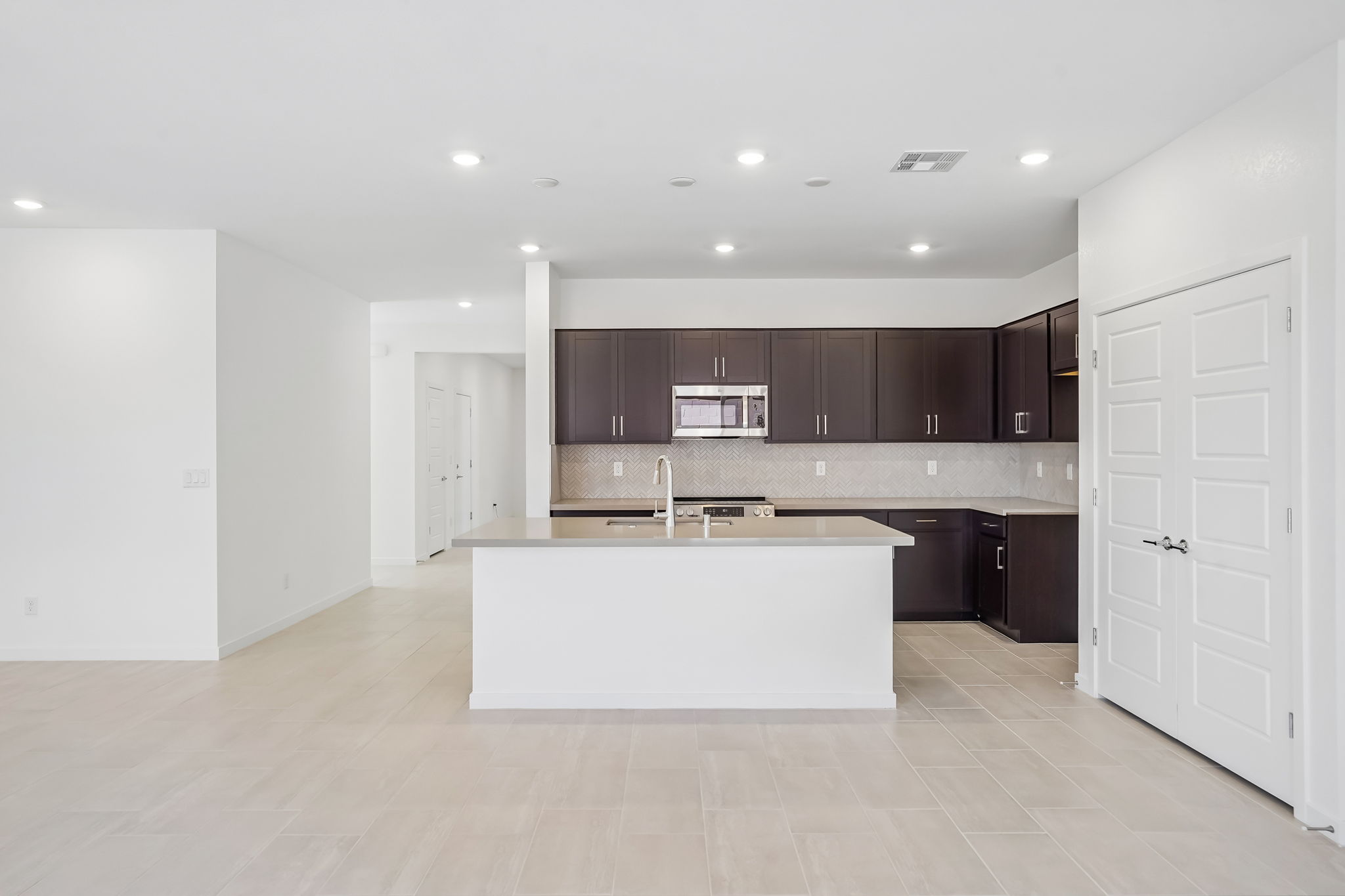 4468 Golden Horizon St-S2909-011