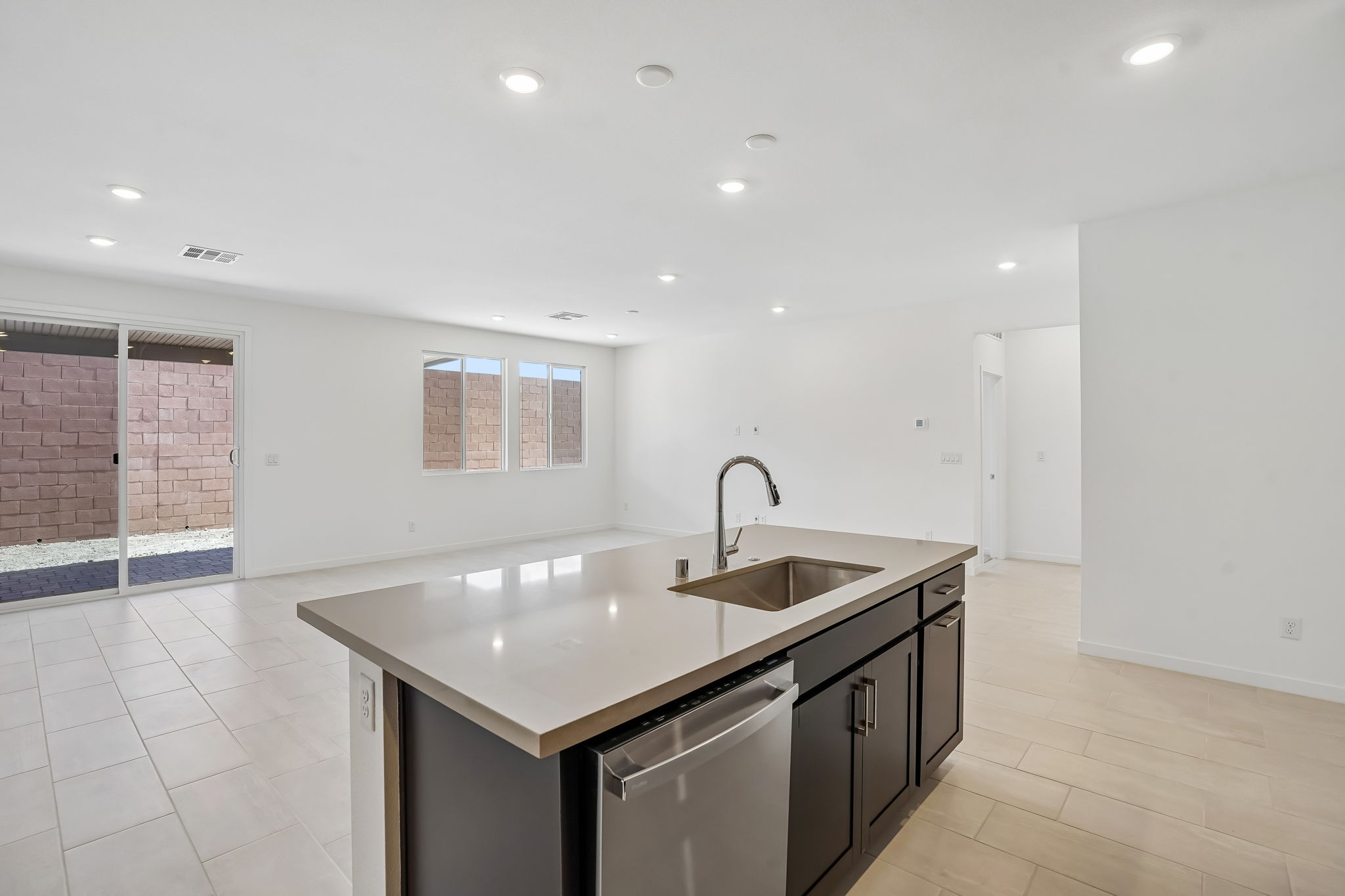 4468 Golden Horizon St-S2909-016