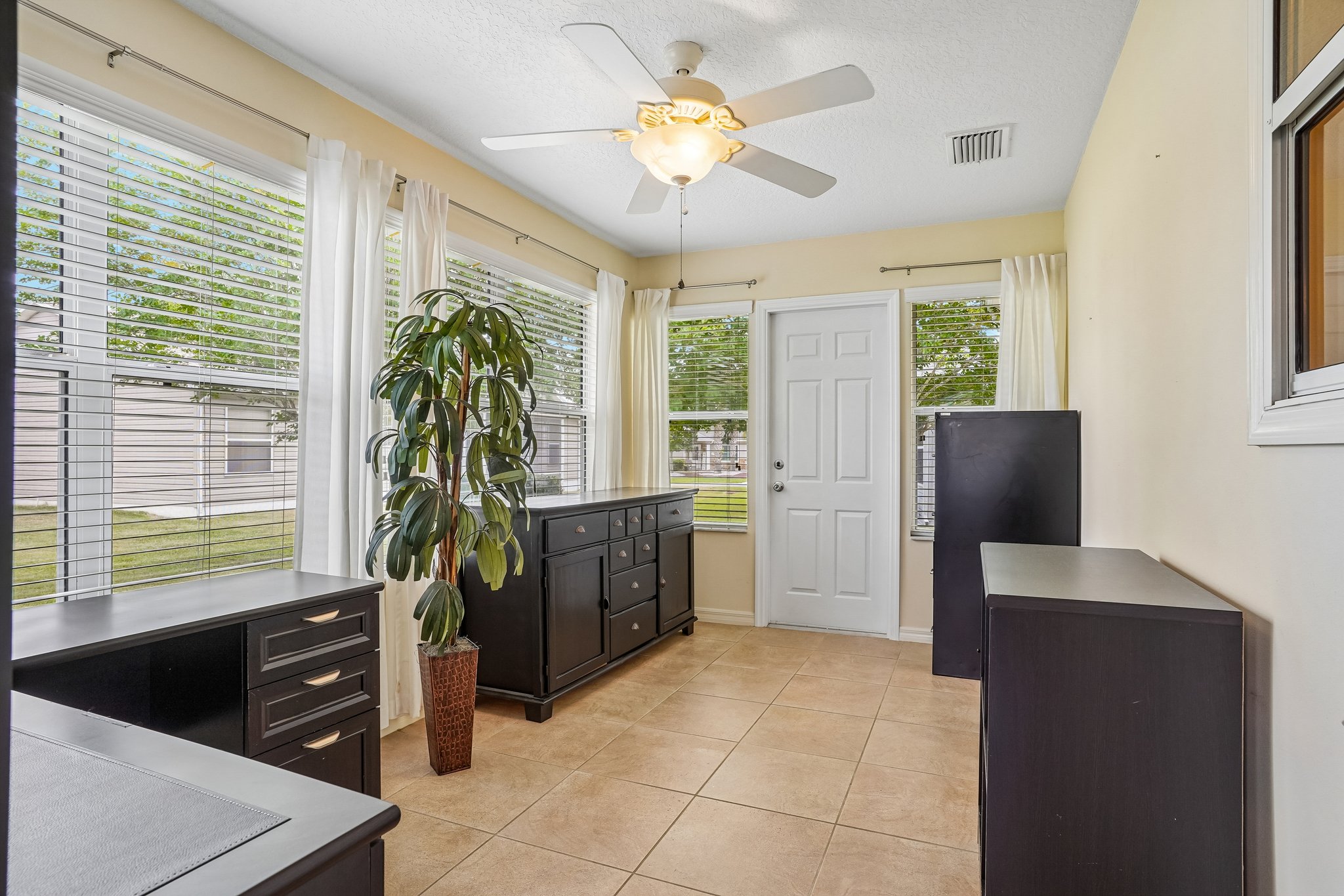 Foster Pl-S0905-020.jpg