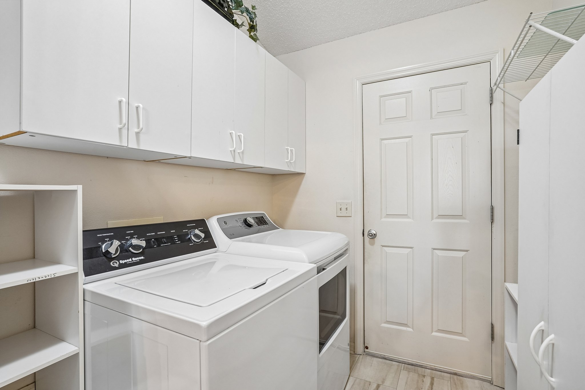 Foster Pl-S0905-035.jpg