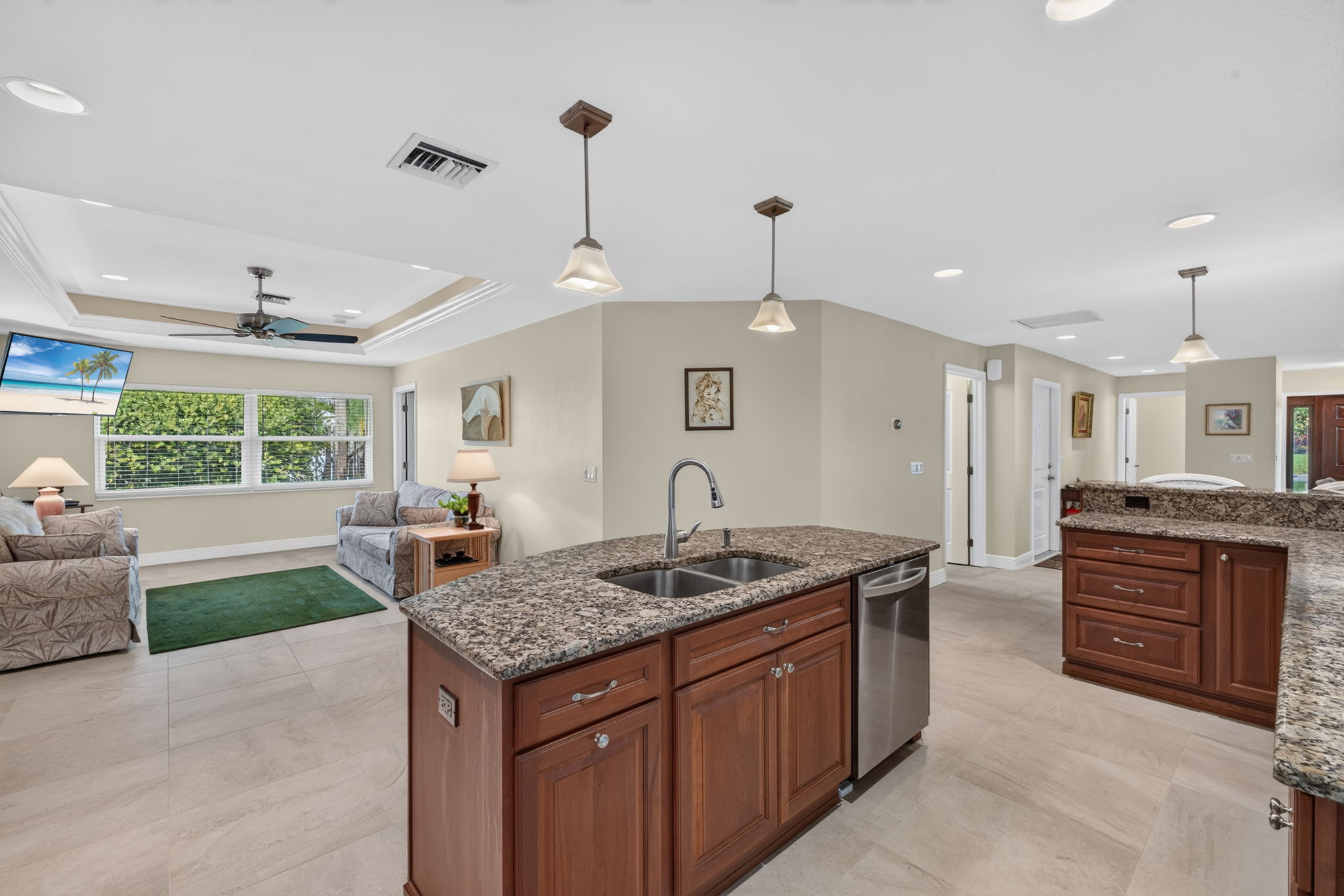 Kitchen 2 of 6