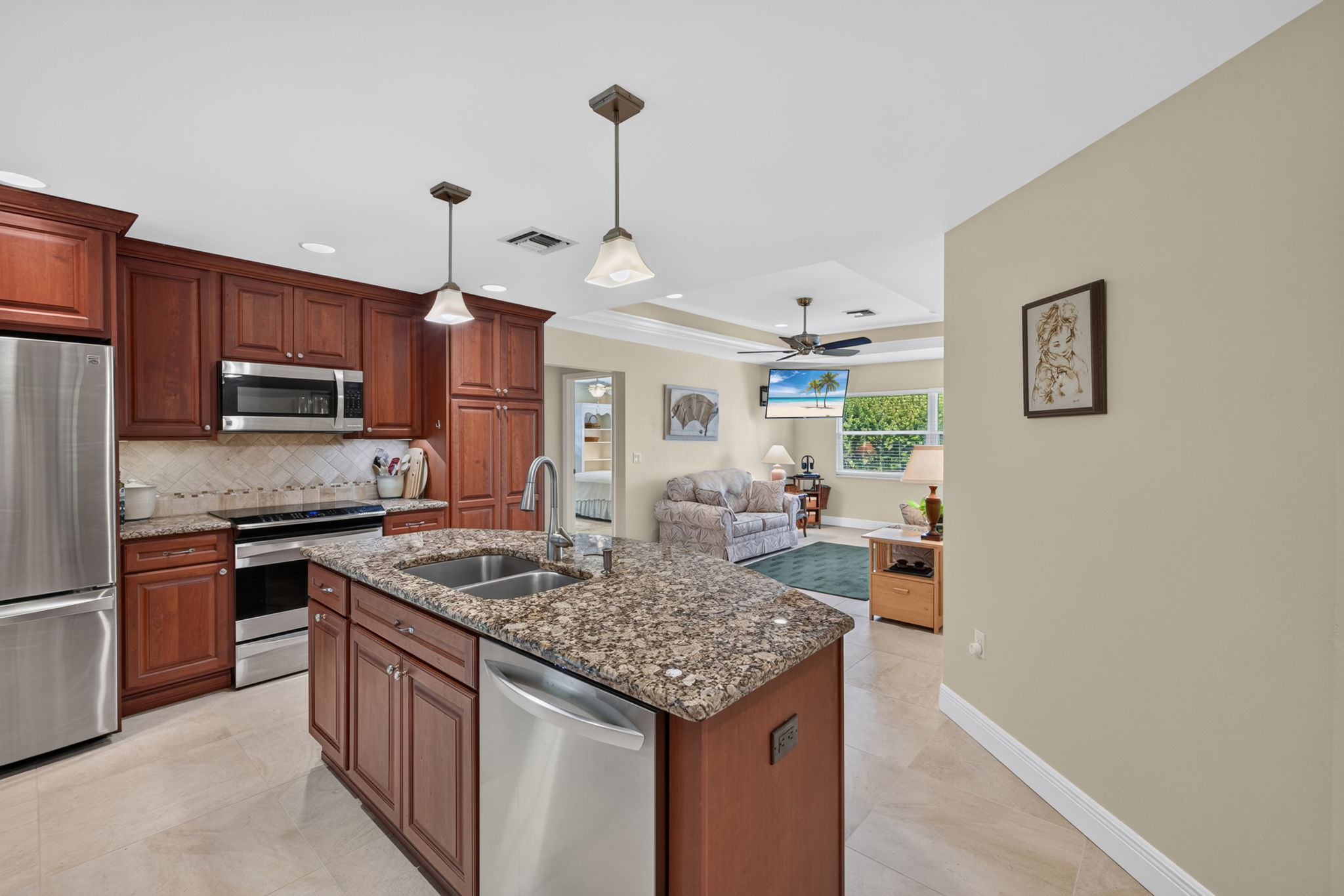 Kitchen 3 of 6