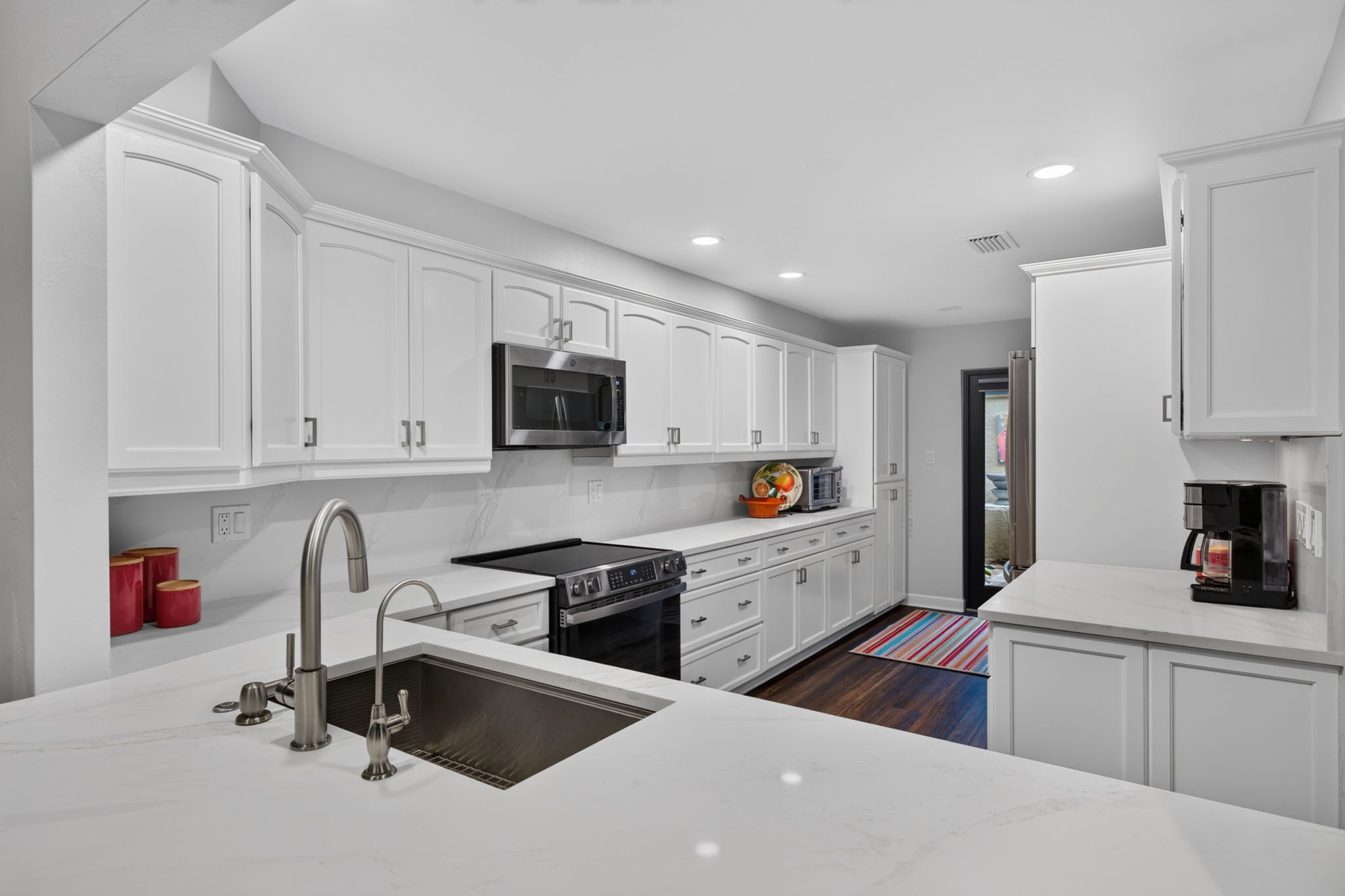 Kitchen 4 of 6