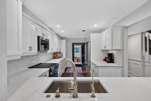 Kitchen 5 of 6