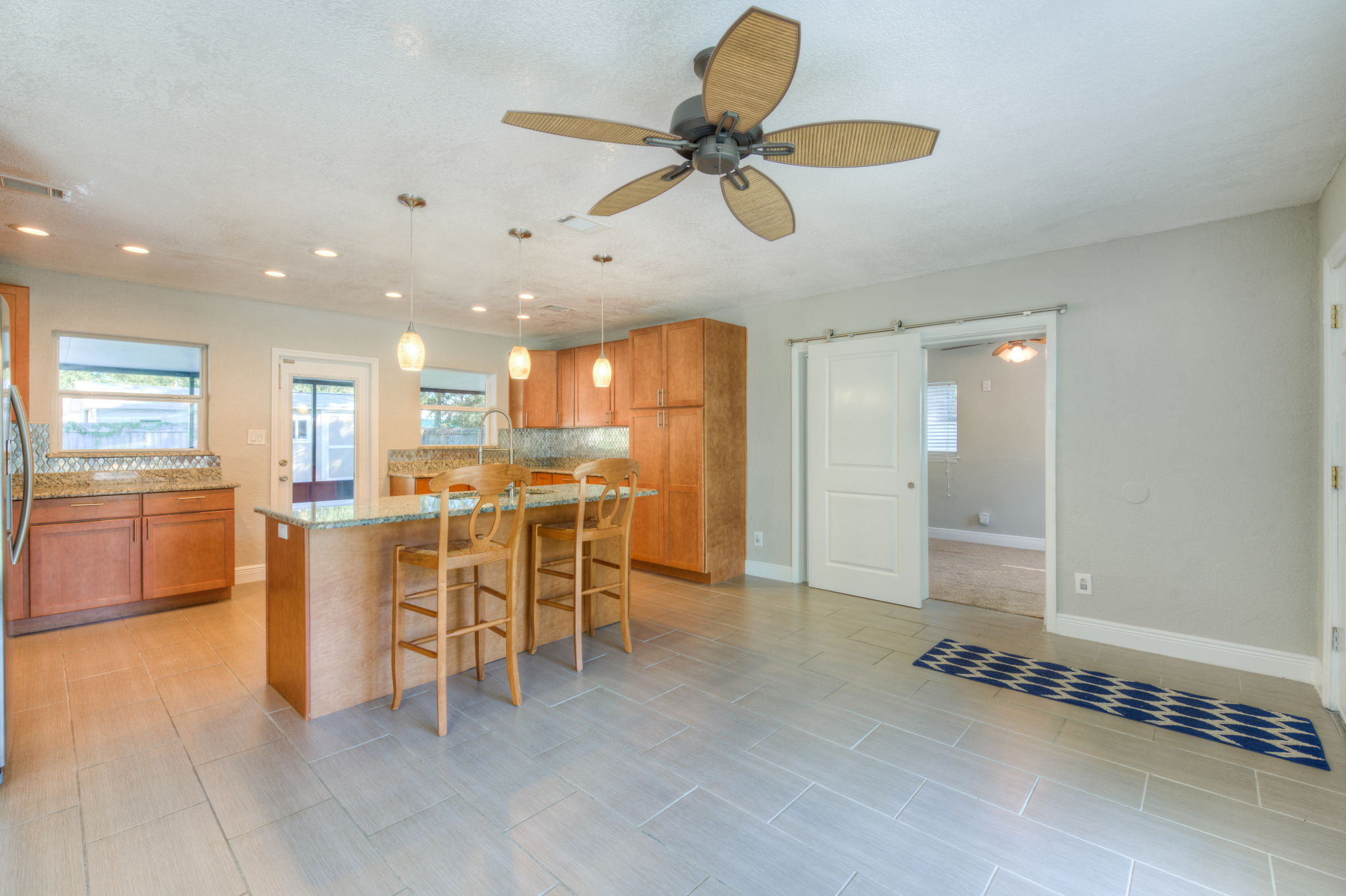Kitchen/Entry
