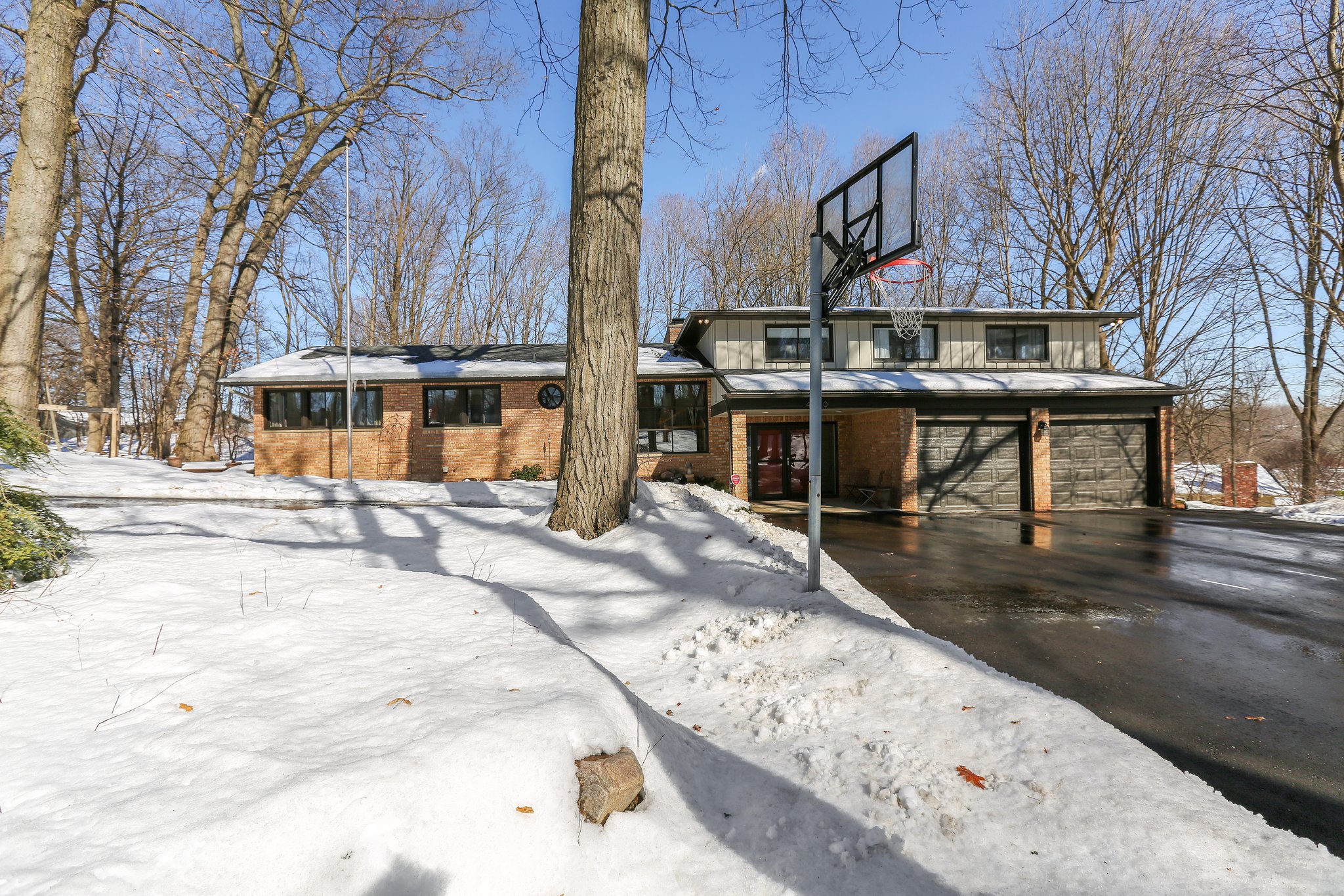 4480 W Loch Alpine Dr, Ann Arbor, MI 48103 Stylish Detroit