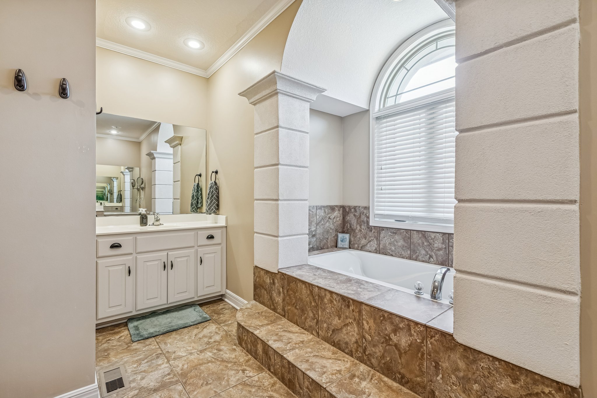 7977 - 4481 SW Raintree Shore Dr_028.jpg