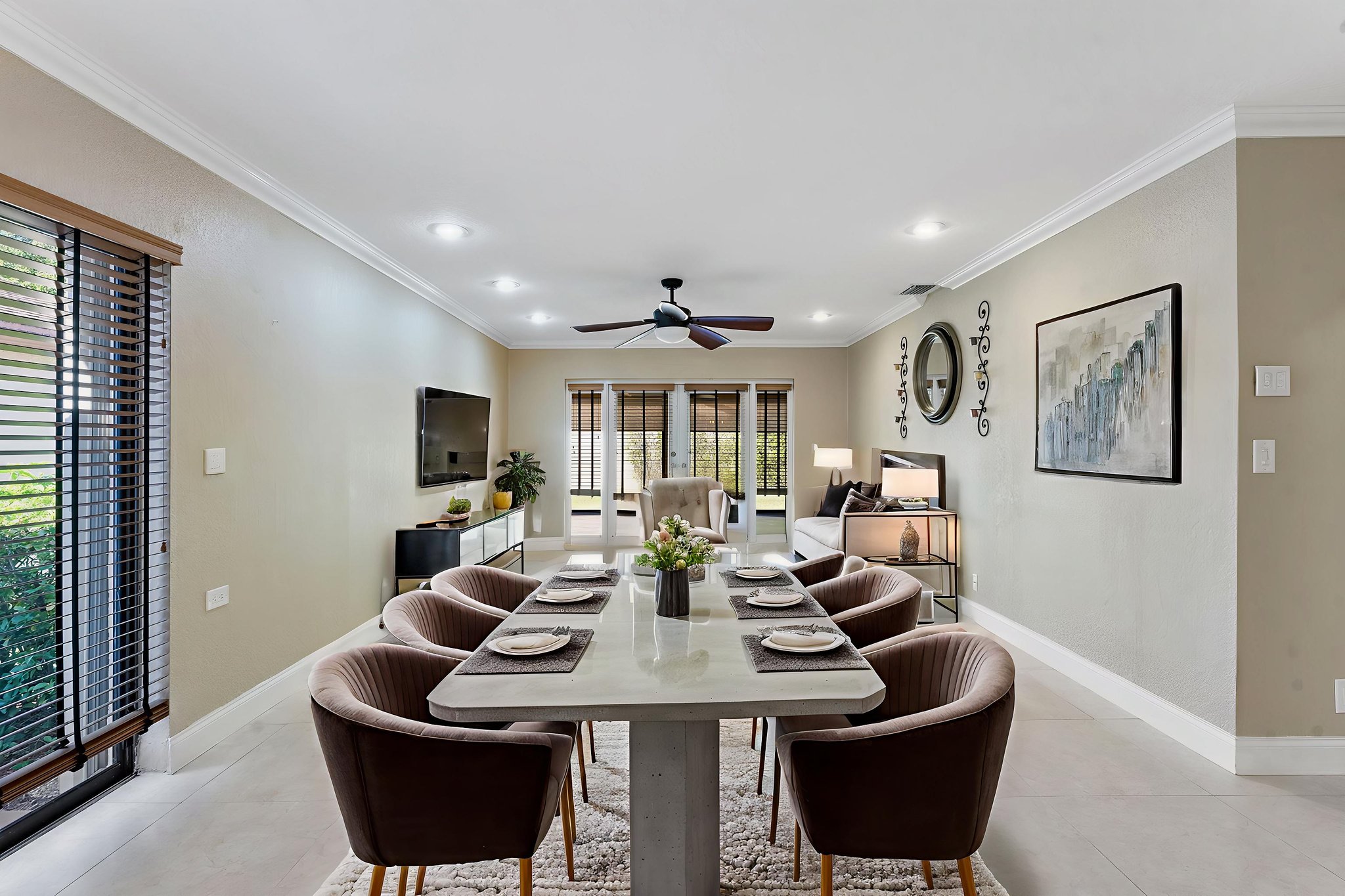 DSC03906 virtually staged.jpeg