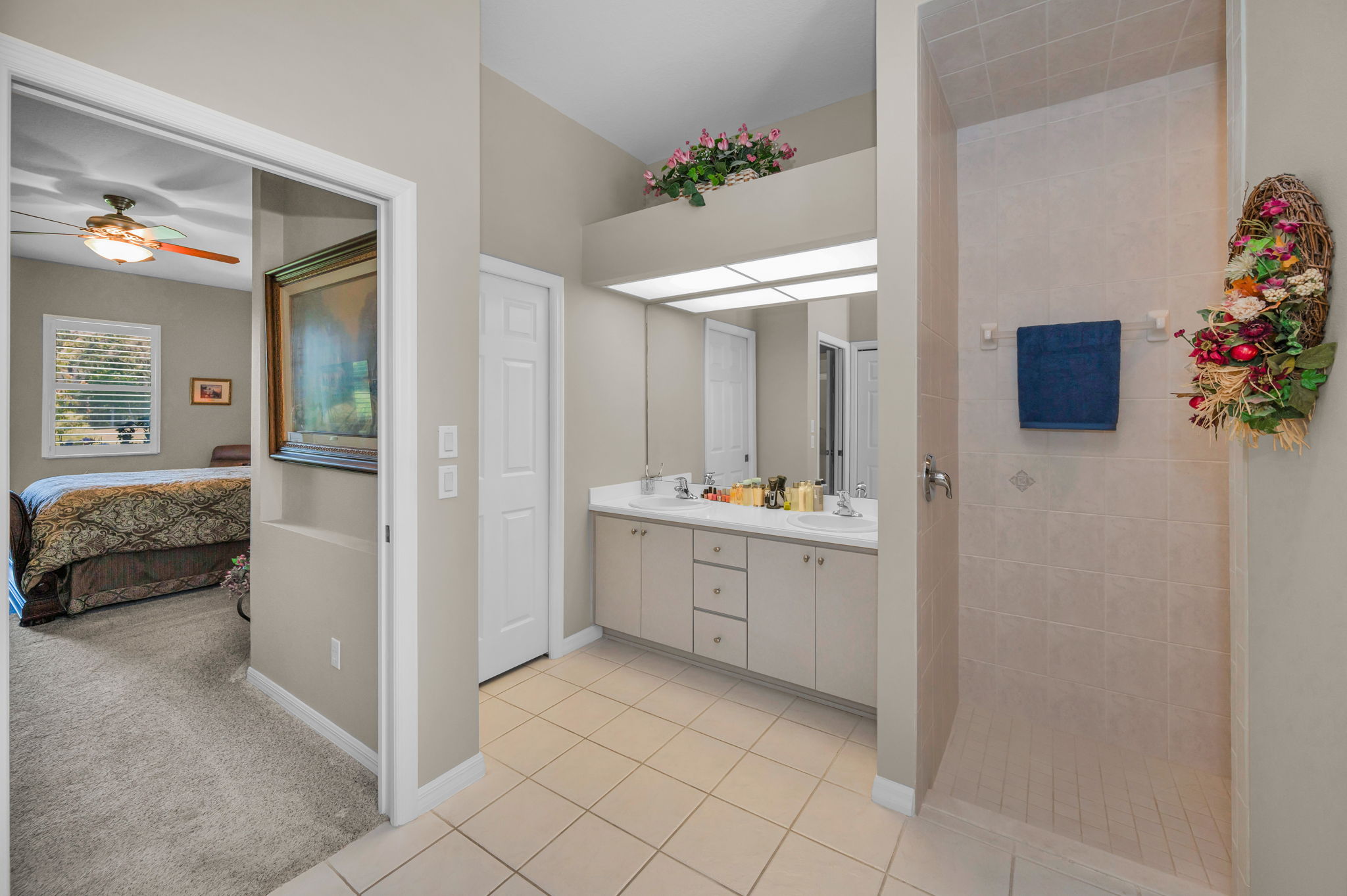 Master Bathroom1c