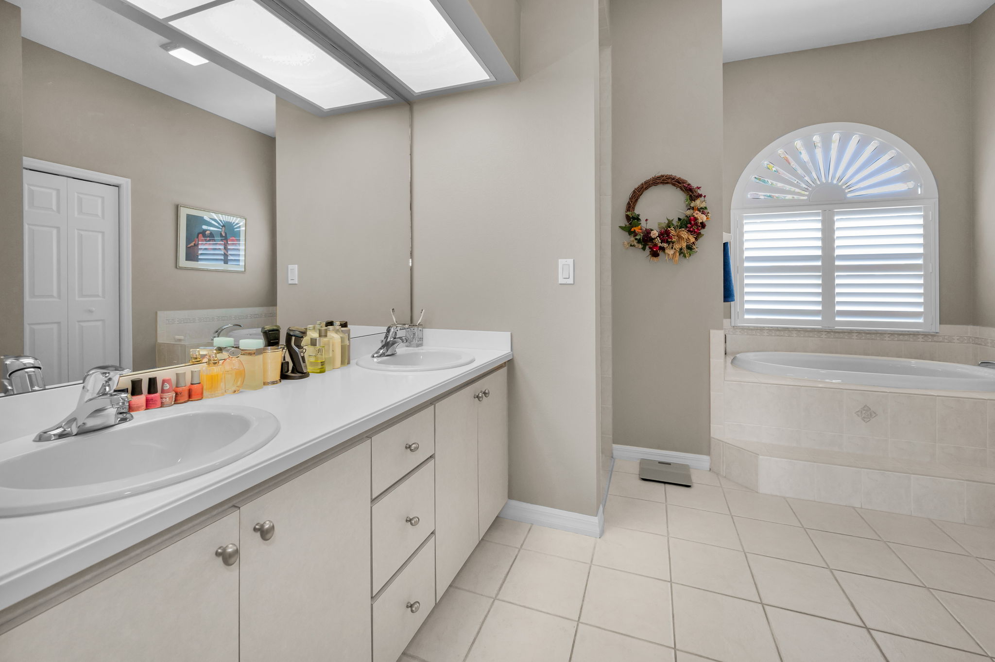 Master Bathroom1e