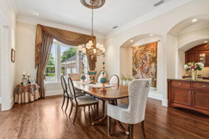 Dining Room w/ Furniture Niche