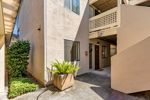 003_449 Alberto Way C138_