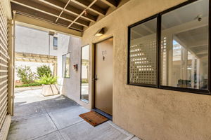 004_449 Alberto Way C138_
